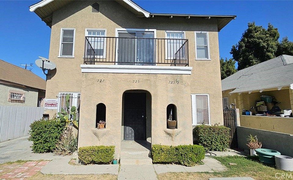 2nd image of 725 W 41st Pl