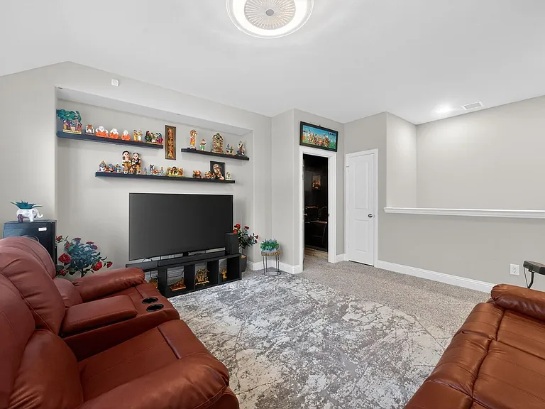 6200 Marigold Dr — Photo 4