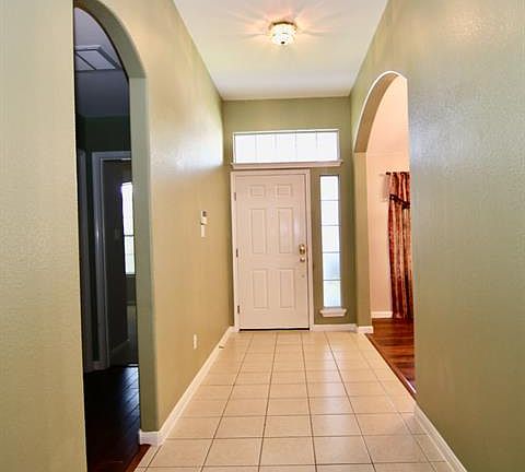 5th image of 809 Plumbago Dr