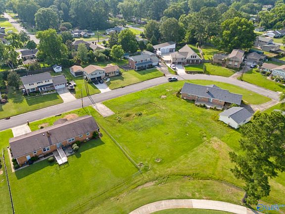 3rd image of 814 Mira Vista Dr SE