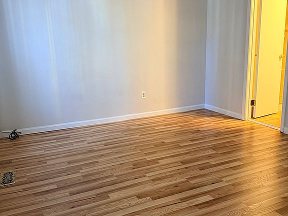 3rd image of 213 Patriots Ct #213