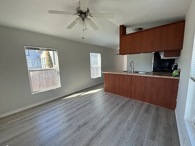 N Harbor Dr — Photo 16
