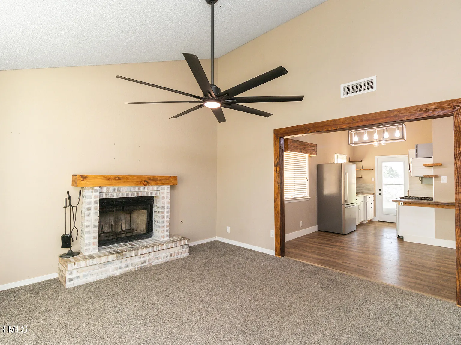 3 bed, 2.0 bath, 1200 sqft, $1,625 — Photo 2