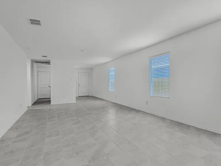 402 Harvest St — Photo 8