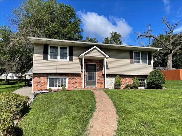 1220 N Dewey St, Maryville, MO 64468