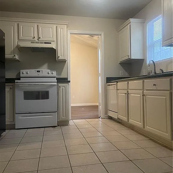 4957 N Redan Cir — Photo 6