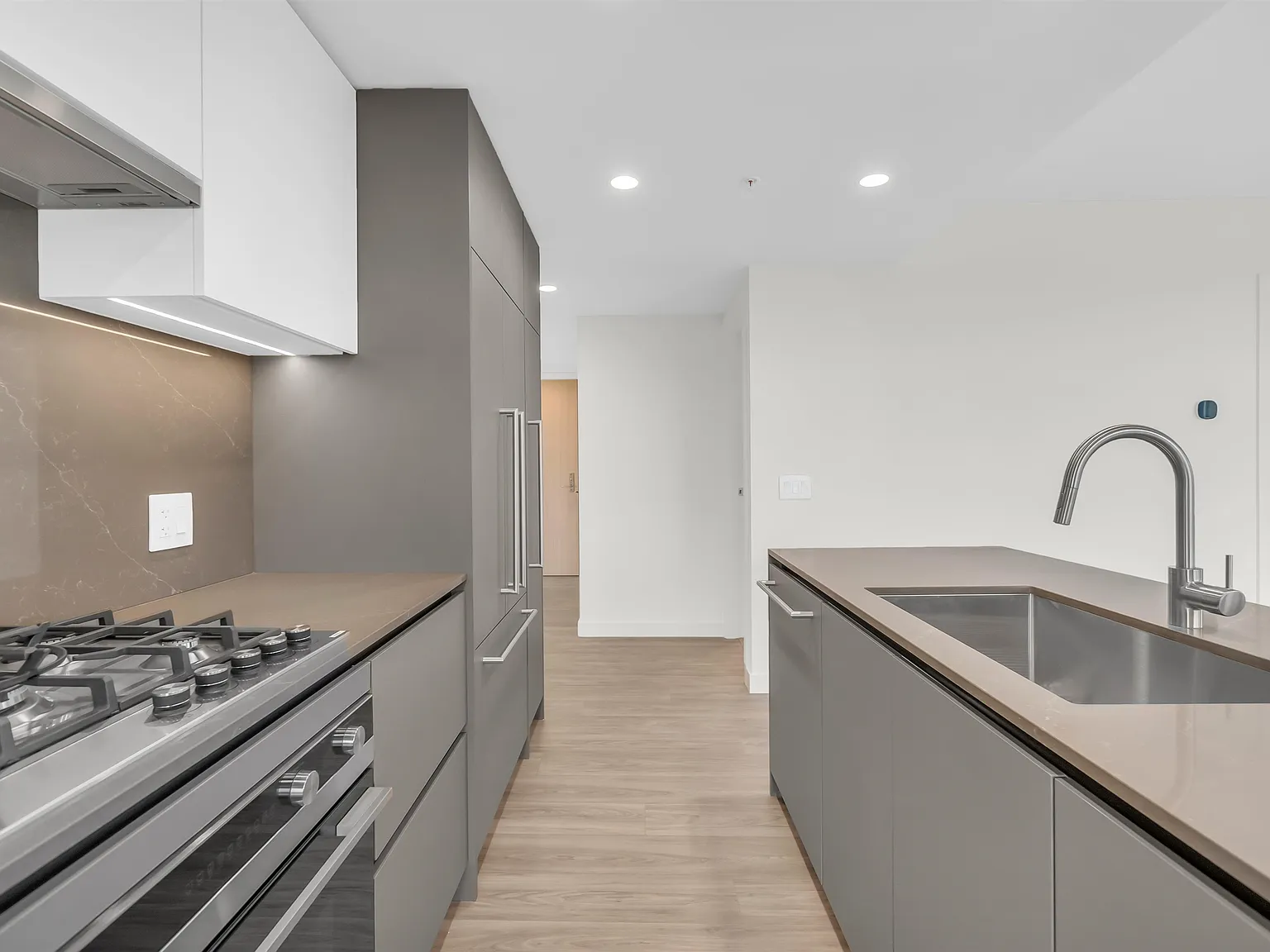 2 bed, 855 sqft, $3,500 — Photo 4