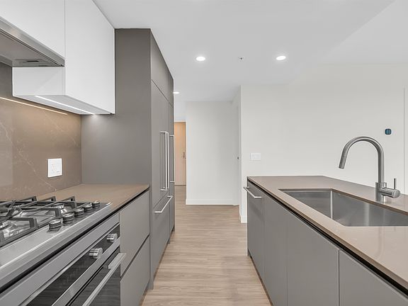 4th image of 2135 Springer Ave #3605