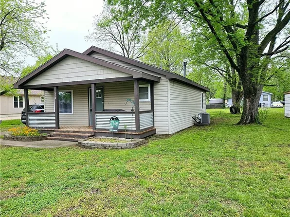 518 Locust St, Lacygne, KS 66040