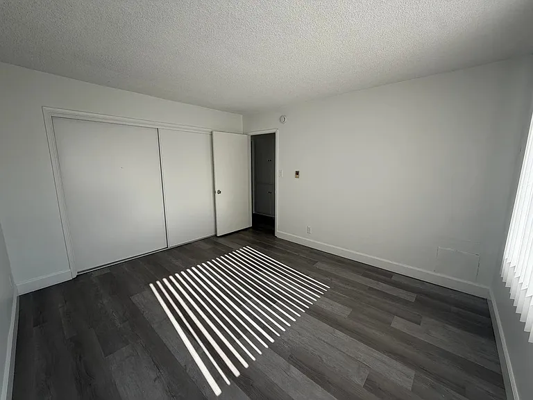 15040 Parthenia St #8 — Photo 12