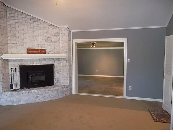 5th image of 2600 Sandy Cir