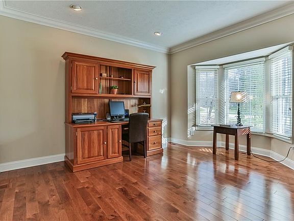 3rd image of 9765 Weathertop Ln
