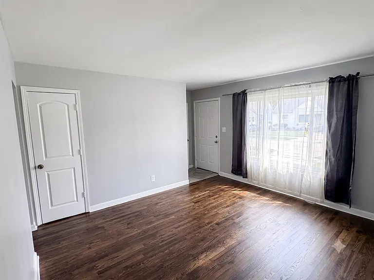 24644 Lauren Ave — Photo 3