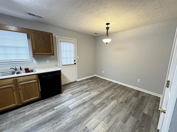 5th image of 2047 Salisbury Dr APT C