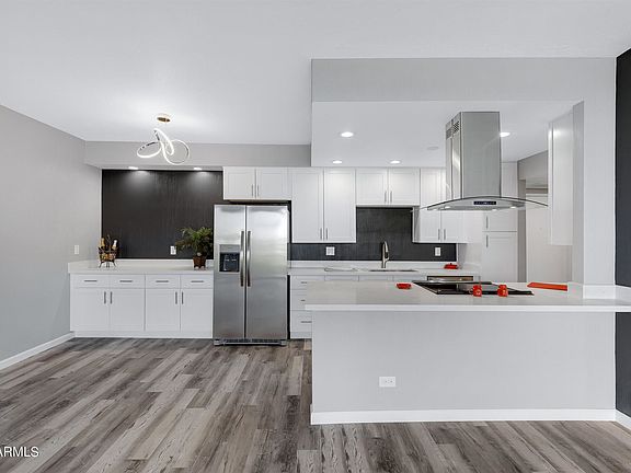 4th image of 207 W Clarendon Ave Unit 3D