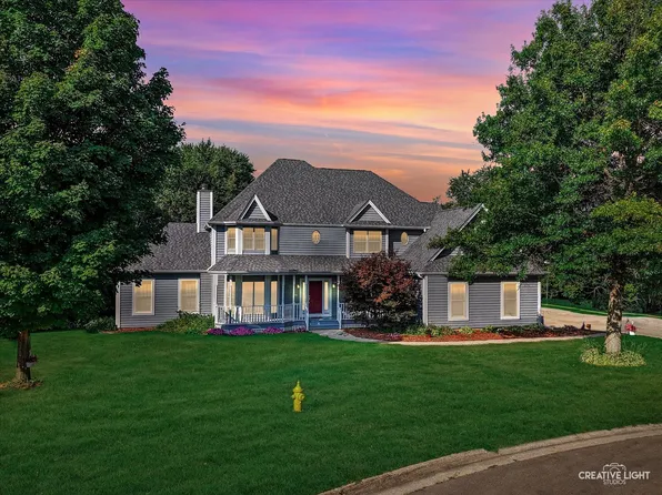 301 Fieldstone Ln, Dixon, IL 61021