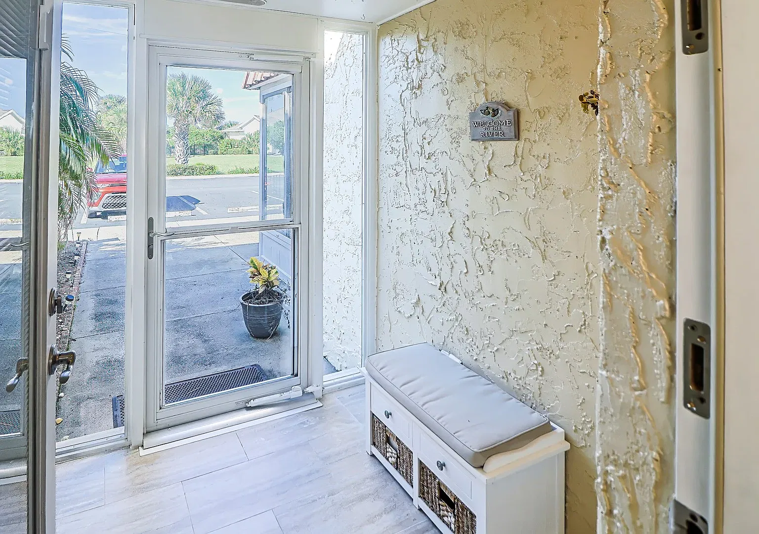 2 bed, 1045 sqft, $2,200 — Photo 3