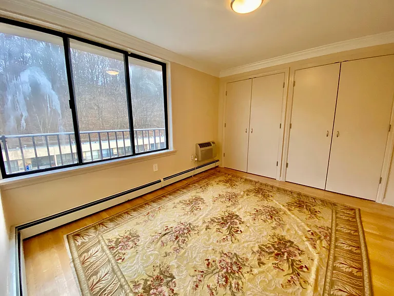 1155 Warburton Ave #12G — Photo 4