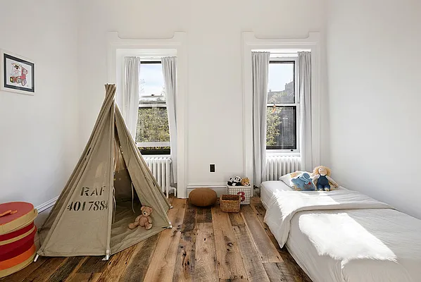 Rented by Compass | media 64