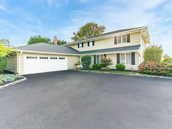 90 E Sequams Lane, West Islip, NY 11795