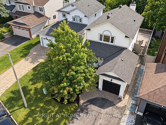 3rd image of 672 Farmbrook Cres