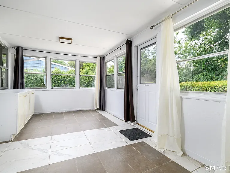 472 Anton St — Photo 10