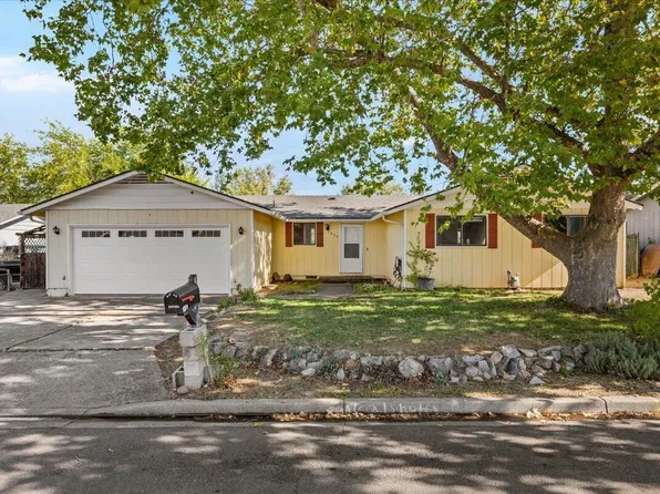 1310 Vista Dr, Central Pt, OR 97502