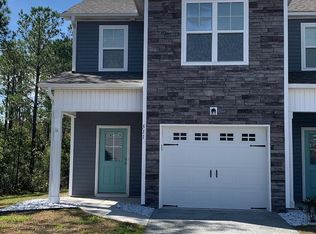 511 Stone Crab Ln, Sneads Ferry, NC 28460