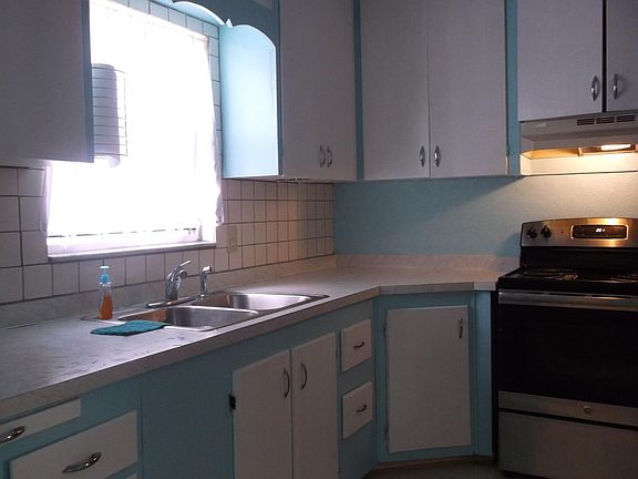 large eat in kitchen