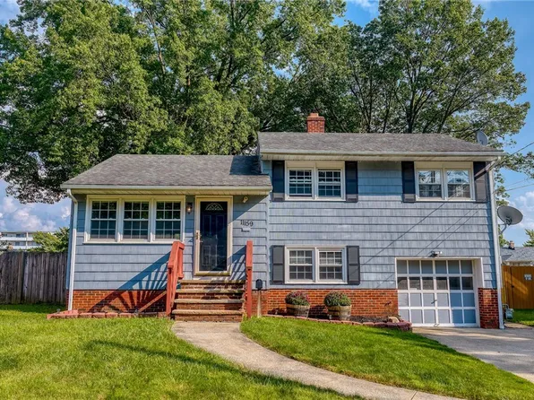 11159 Stoneham Rd, Parma Heights, OH 44130