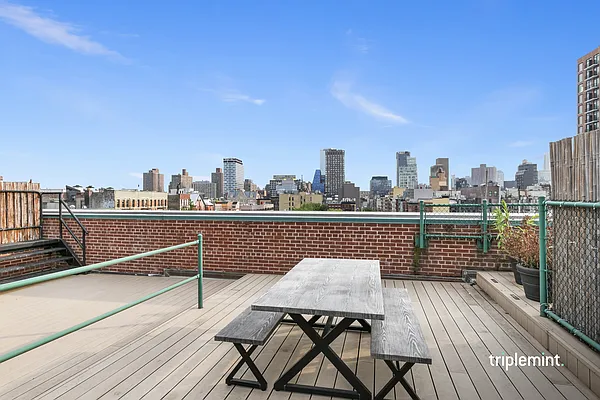 Sold by Triplemint | media 9