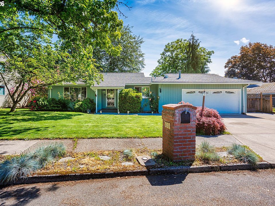 1st image of 808 SE 156th Pl