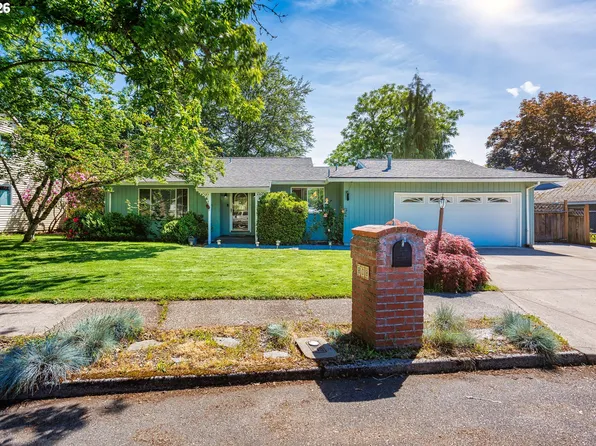 808 SE 156th Pl, Portland, OR 97233