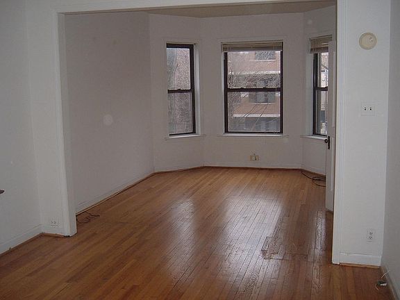 2nd image of 836 W Bradley Pl #2FF