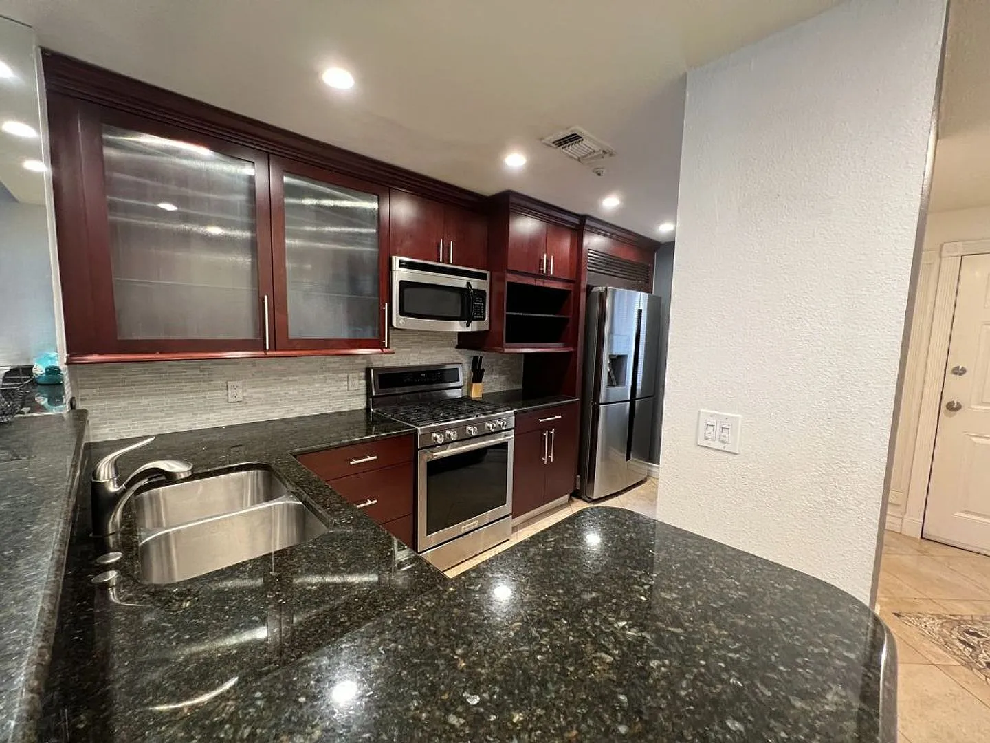 Luxurious 2 Bed/2 Bath Condo: Resort Living Just Minutes from the Las Vegas Strip! — Photo 4