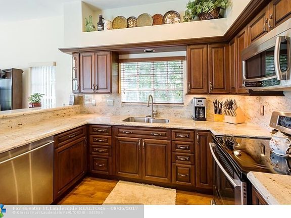3rd image of 1178 Laguna Springs Dr