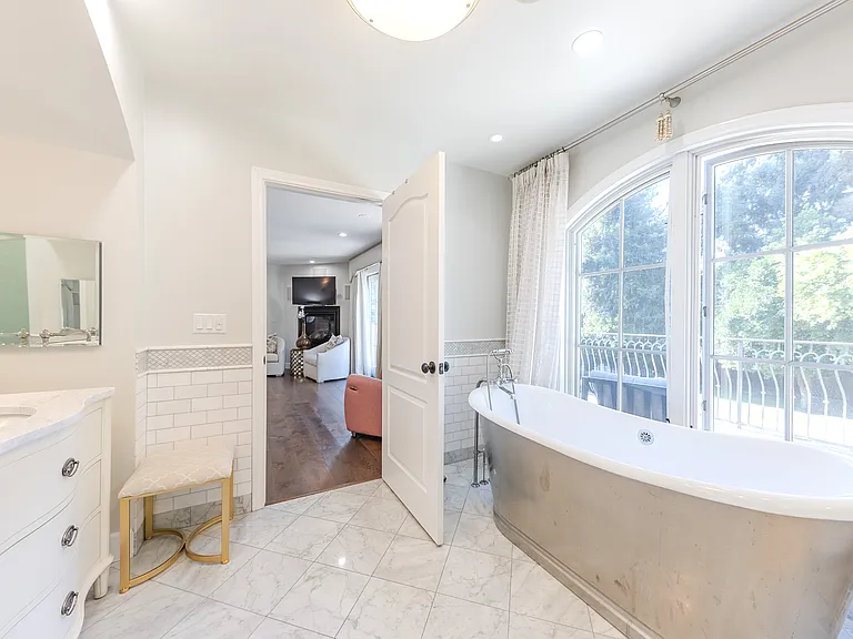 325 W Bellevue Dr — Photo 53