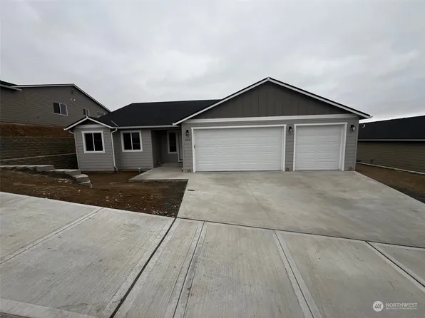 835 N Macaw Ave, East Wenatchee, WA 98802