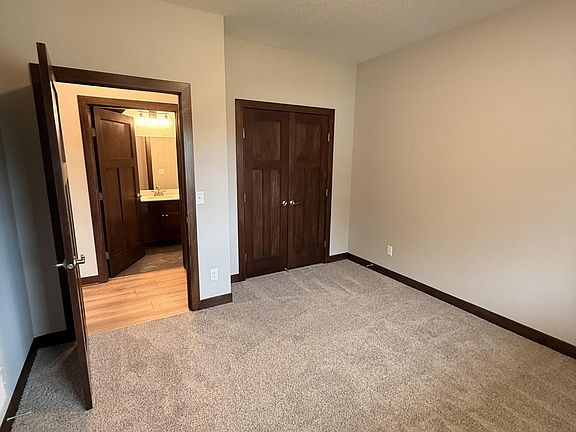 4th image of 3112 Zuni St N