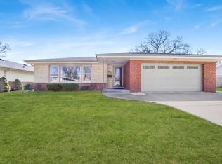 2921 Lahon St, Park Ridge, IL 60068