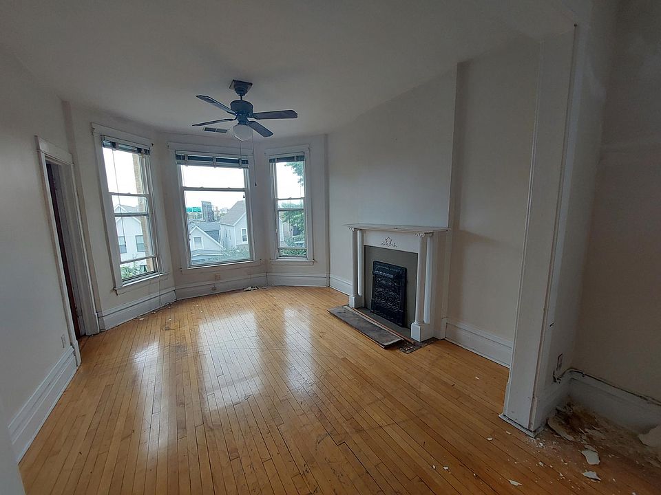 1st image of 2516 N Artesian Ave #3F