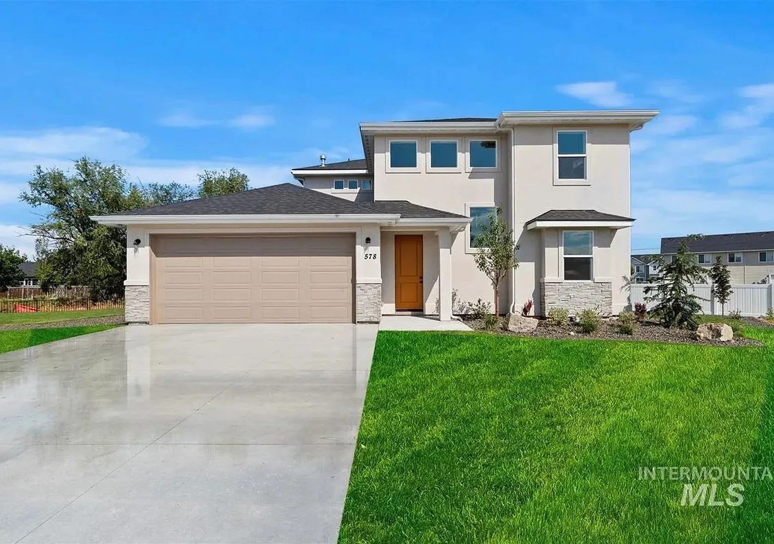 Brand New Spacious 4-Bedroom Home with 3-Car Garage, Granite Kitchen & Prime Middleton Location — Photo 1
