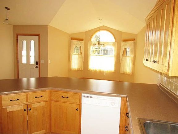 3rd image of 1215 Willow Pond Dr