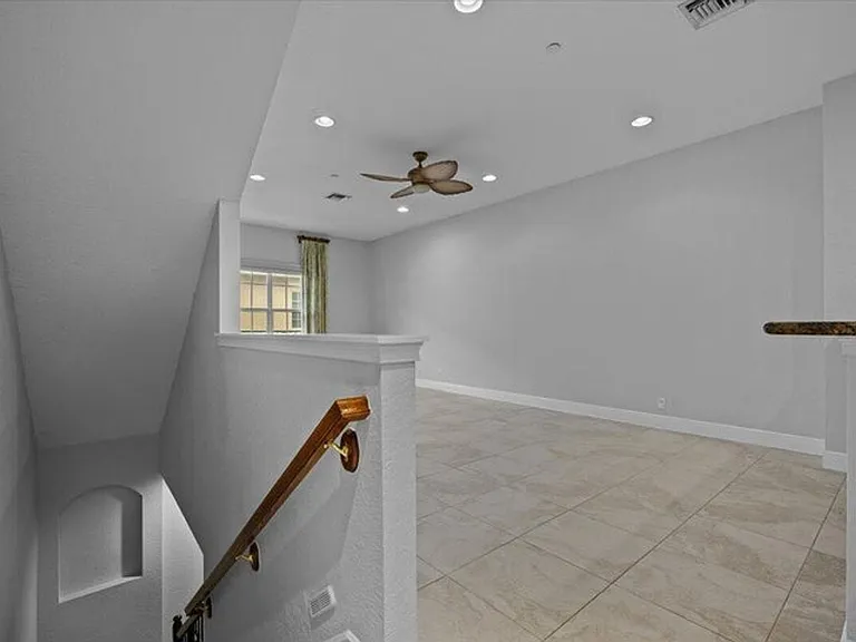 4902 Vine Cliff Way E — Photo 4