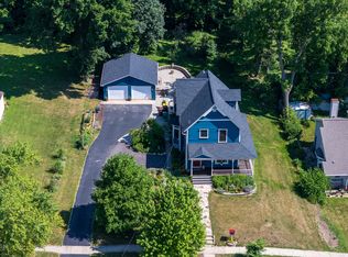 241 Hoy Ave, Woodstock, IL 60098