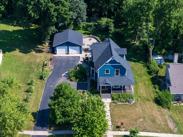 241 Hoy Ave, Woodstock, IL 60098