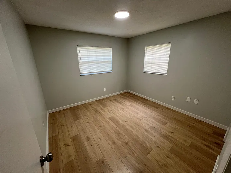1512 W Winnemissett Ave — Photo 9