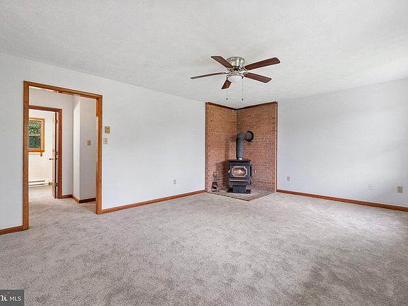 5th image of 107 Crystal Lake Ct