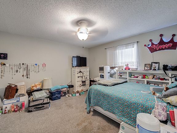 5th image of 516 N Gardner Ave
