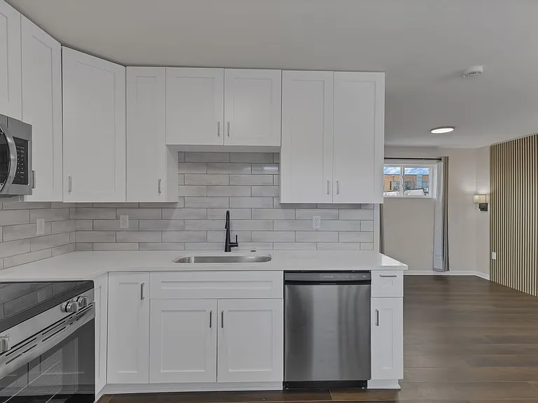 35 Parsons Ave #B — Photo 5